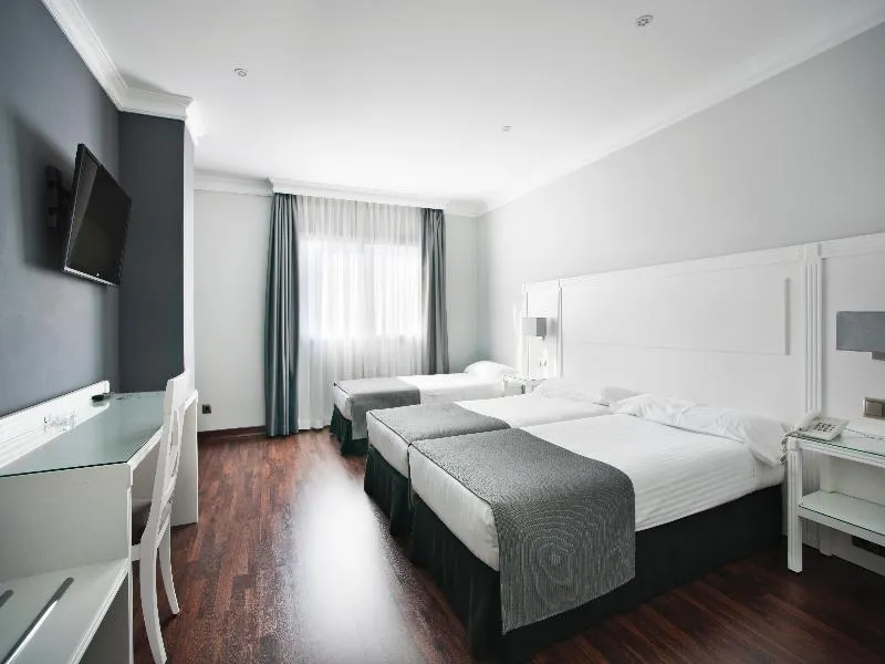 TRIPLE STANDARD Room, Uve Alcobendas, Madrid
