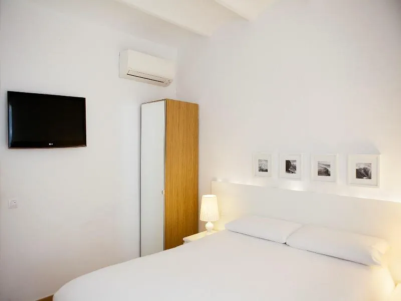 APARTMENT CAPACITY 6 Room, Bacardi Central Suites, Barcelona