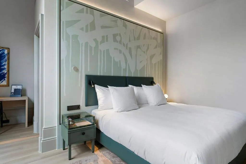 DOUBLE SUPERIOR QUEEN BED Room, College Hotel Amsterdam, Autograph Collection, Amsterdam