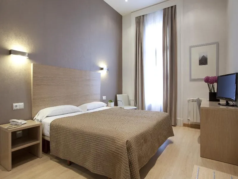 Room, Regente, Madrid