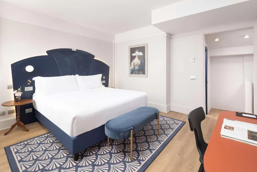 Room, Anglo American Hotel Florence, Curio Collection, Florence