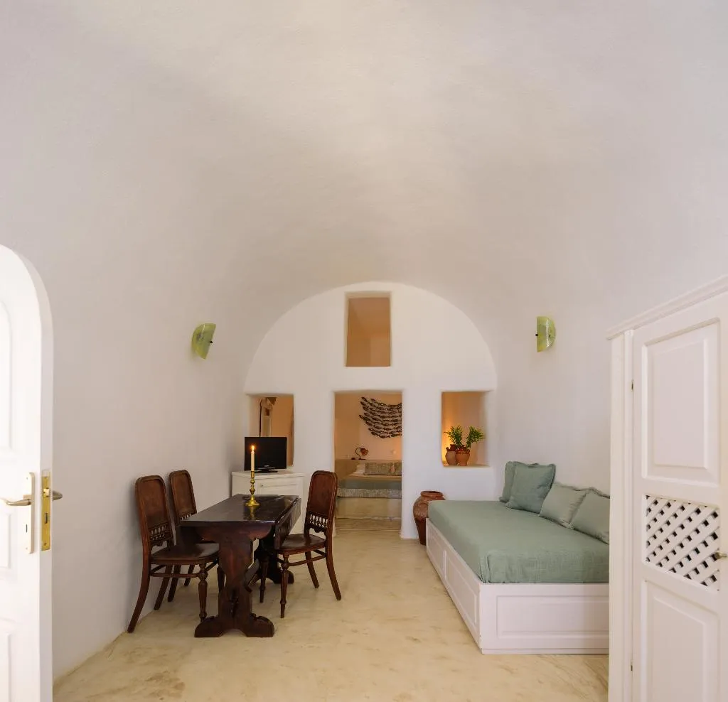 FAMILY ROOM STANDARD Room, Fanari Villas, Santorini
