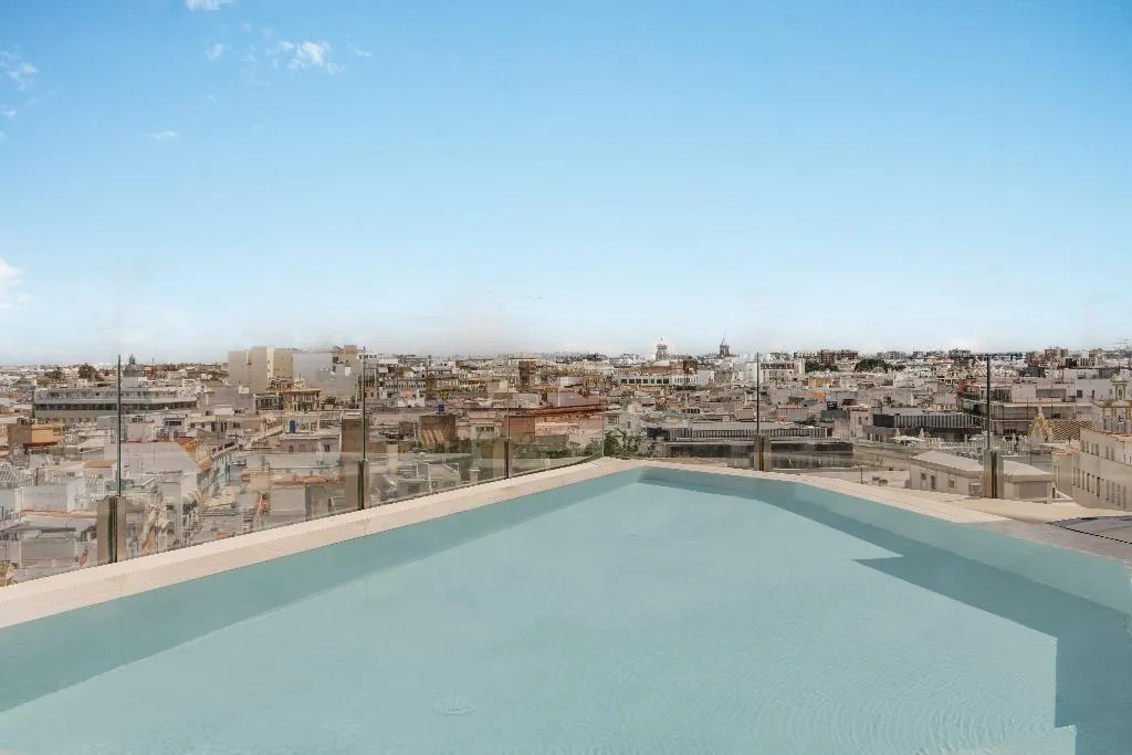 Pool, Hotel Colón Gran Meliá, Seville