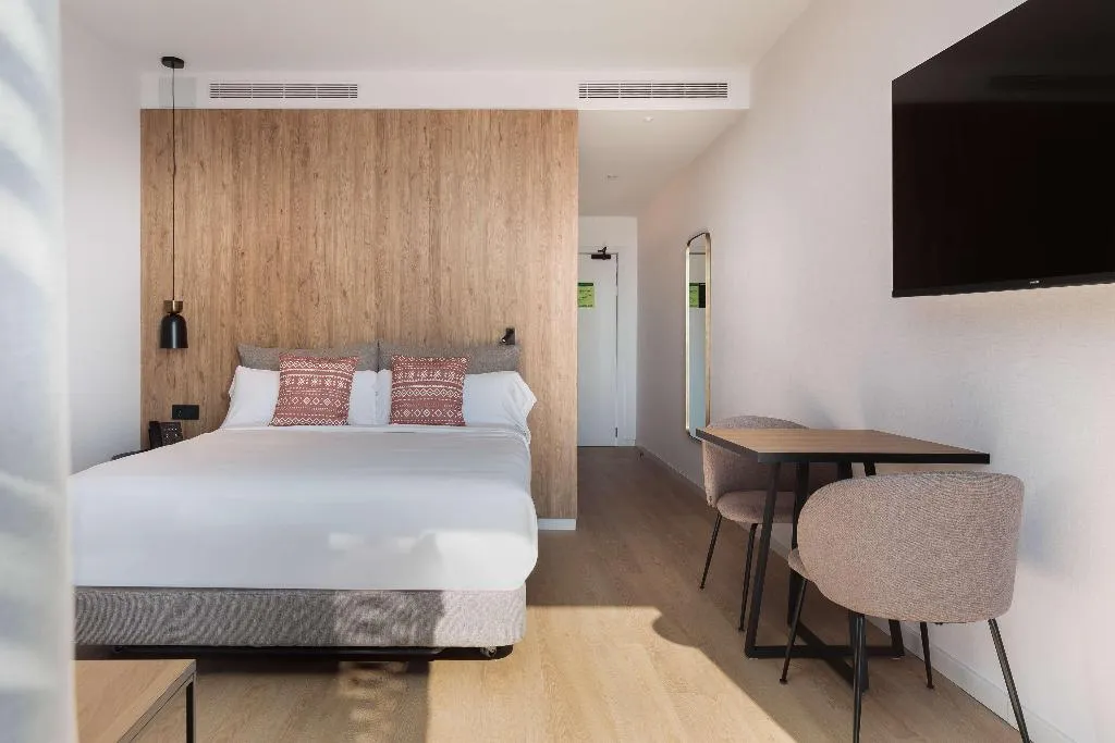 STUDIO QUEEN SIZE BED Room, Tembo Barcelona, Barcelona