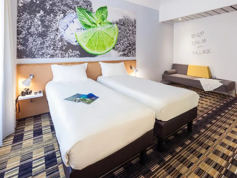 TRIPLE STANDARD Room, Ibis Styles Napoli Garibaldi, Naples