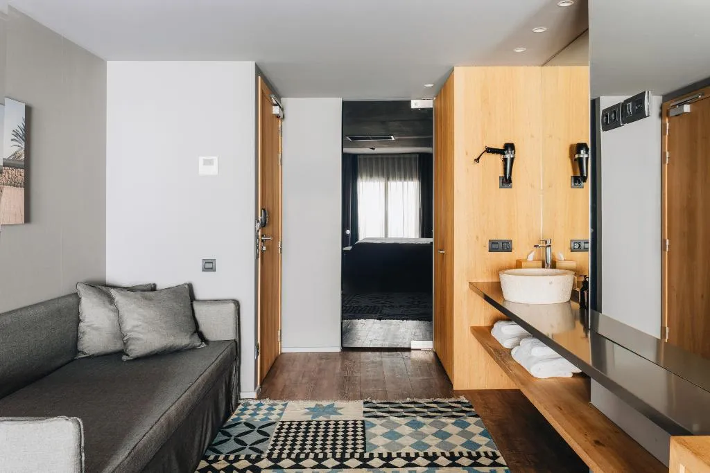 JUNIOR SUITE WITH DOUBLE BED Room, Uma House by Yurbban Trafalgar, Barcelona