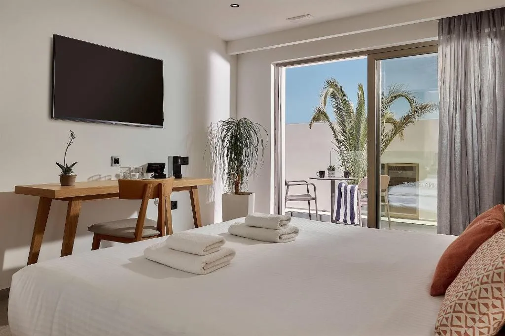 Room, Enorme Santanna Island, Crete