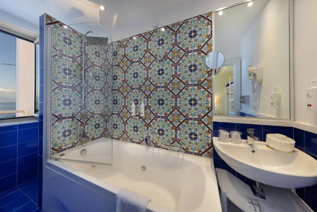 Double or Twin SEA VIEW WITH BALCONY Room, Hotel Regina Sorrento, Naples