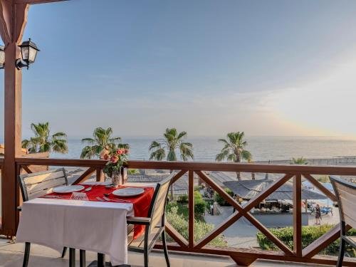 Adora Calma Beach Hotel 16 Adult Only, Antalya