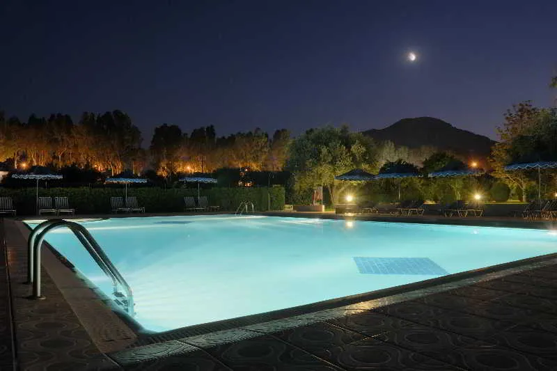 Pool, Tina Flora, Rhodes