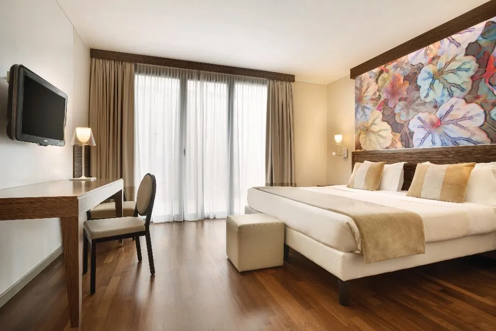 DOUBLE KING SIZE BED Room, Ramada Plaza Milano Hotel, Milan