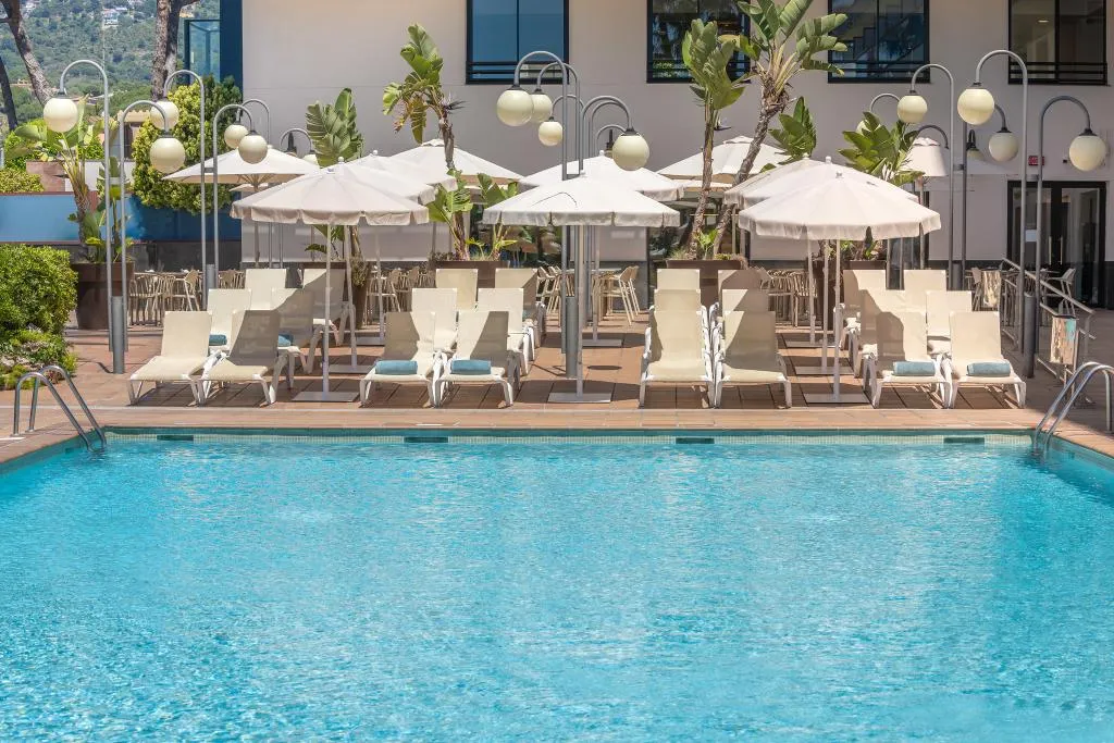 Pool, htop Jadhe, Costa Brava