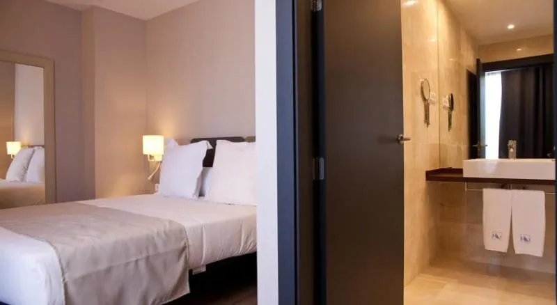 DOUBLE SUPERIOR WITH BALCONY Room, May Ramblas Hotel, Barcelona