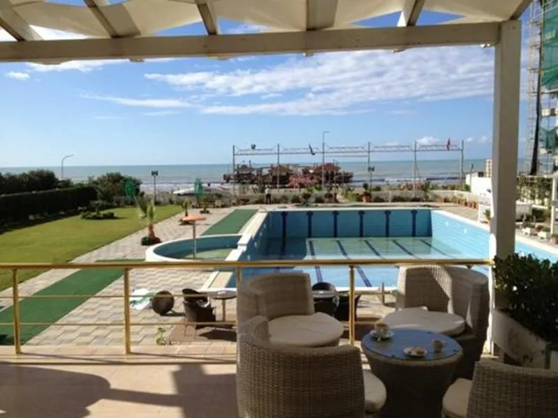 Terrace, Bleart, Durres