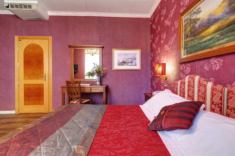 Room, Hotel Residenza In Farnese, Rome