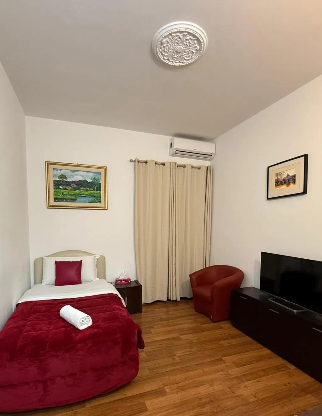 SINGLE WITH BALCONY Room, Two Ducks Hostel, Naples
