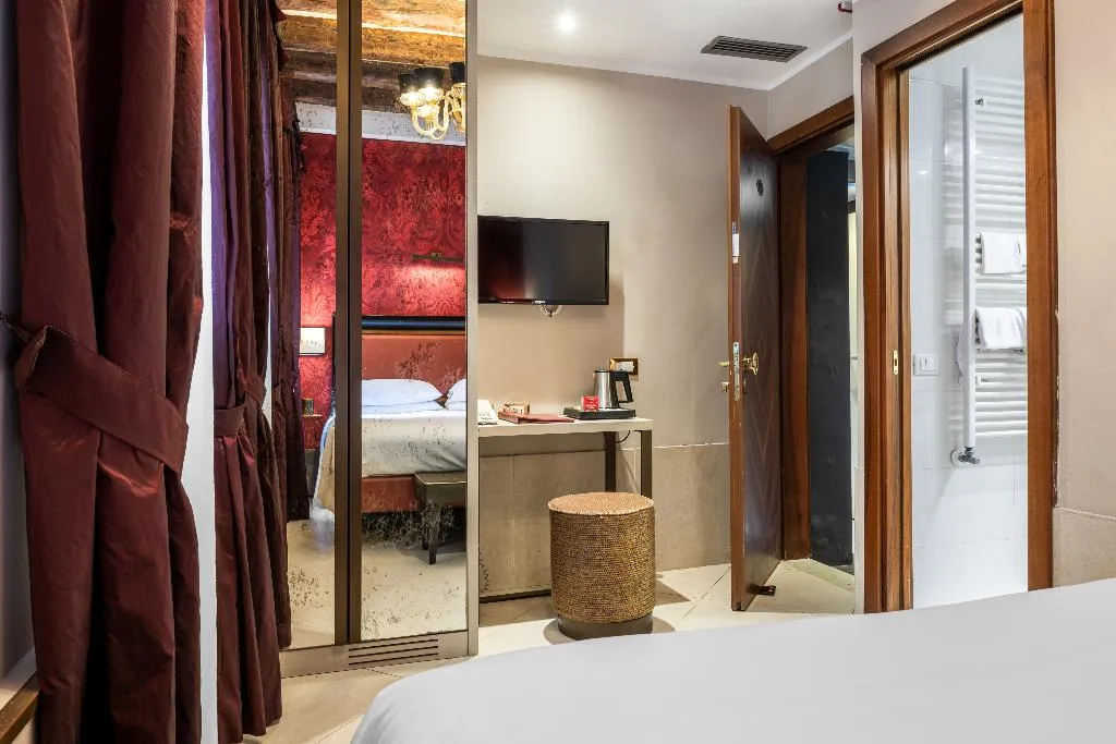 DOUBLE INNER Room, Paganelli, Venice