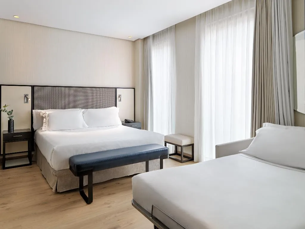 TRIPLE STANDARD Room, H10 Art Gallery, Barcelona