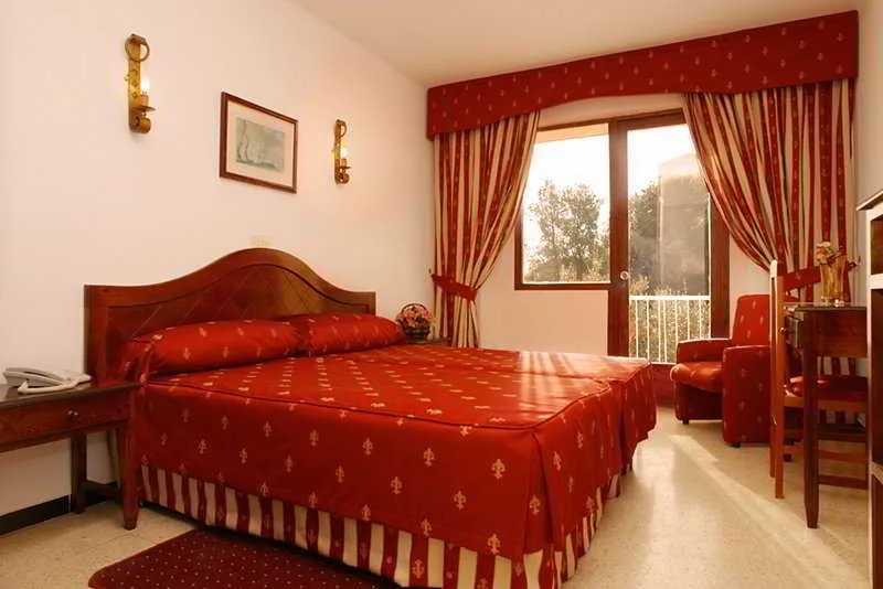 Room, Bulevar Paguera, Majorca