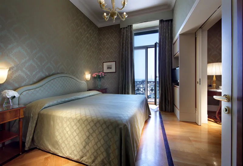 SUITE WITH VIEWS Room, Eurostars Hotel Excelsior, Naples