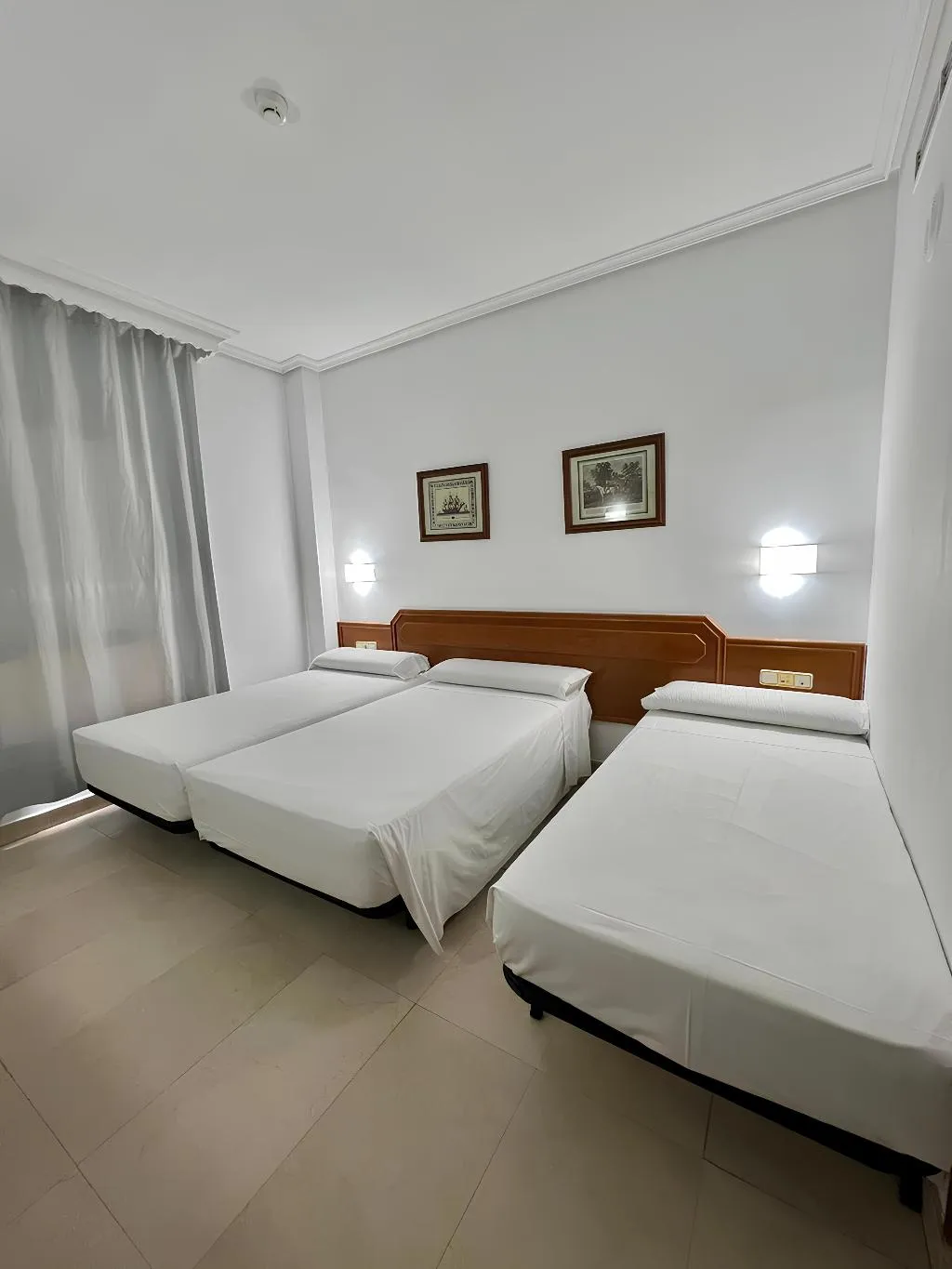 TRIPLE STANDARD Room, Hotel Humanes, Madrid