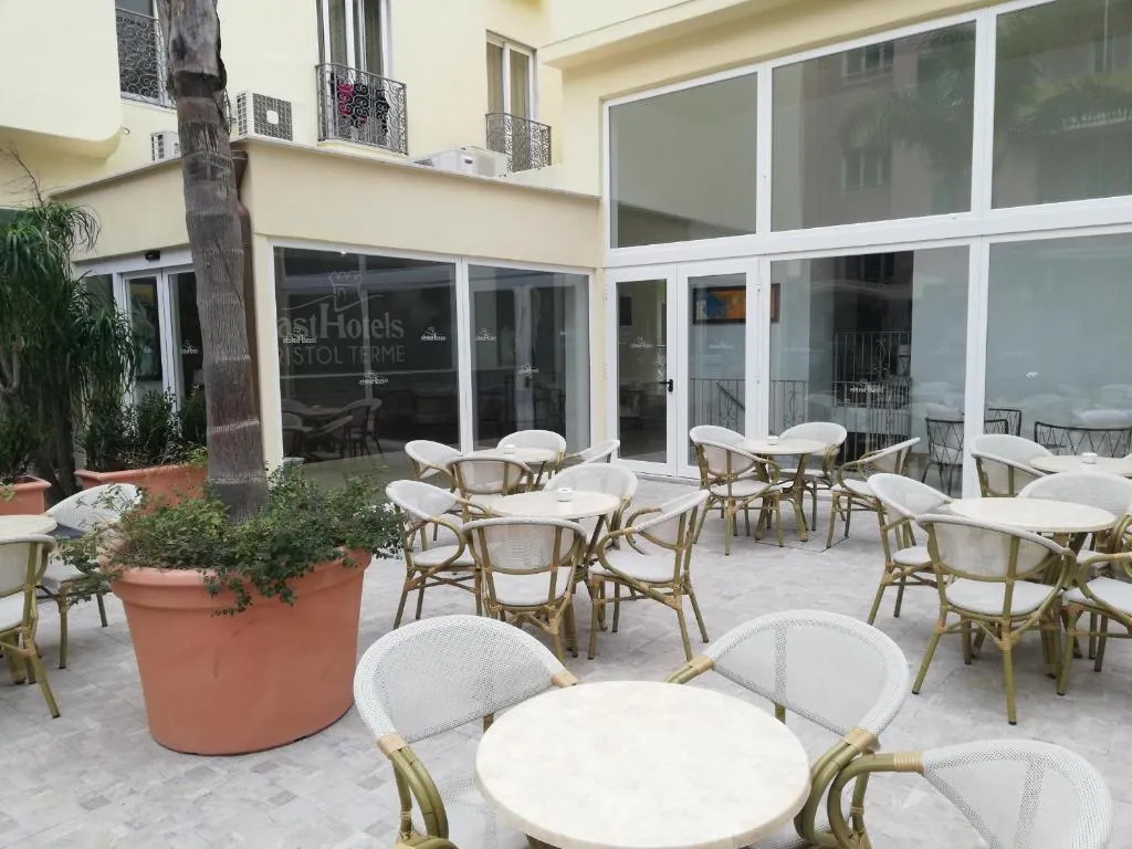 Lobby, Bristol Terme, Naples