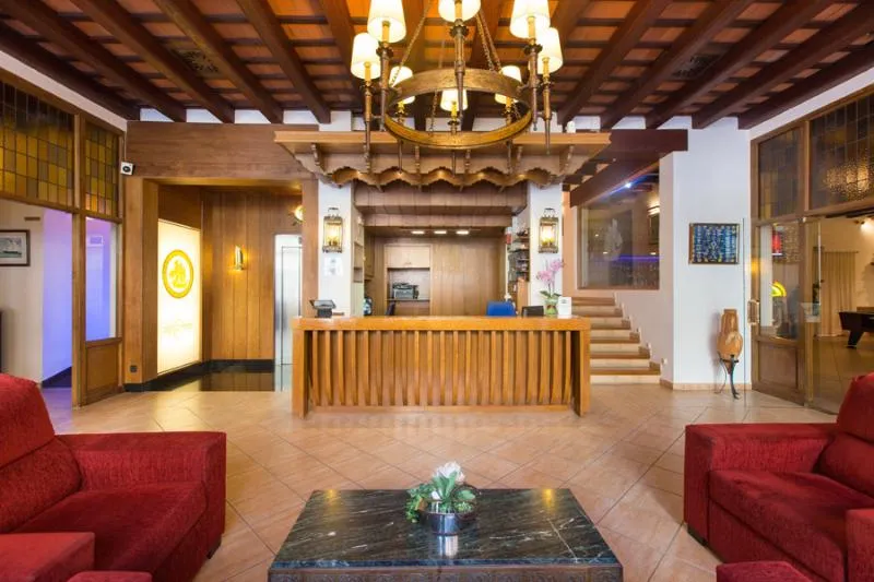 Lobby, La Carolina, Costa Brava