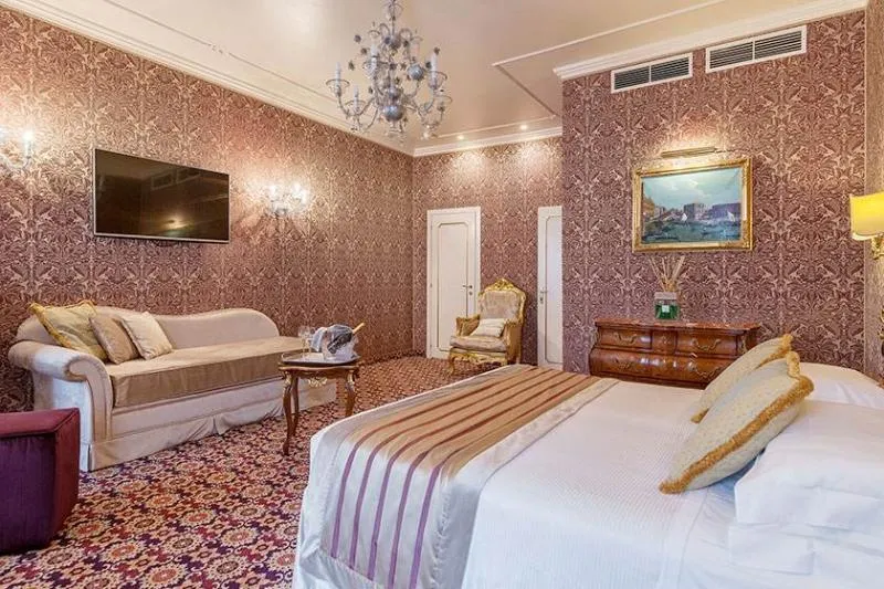 SUITE CANAL VIEW Room, Ca' dei Conti, Venice