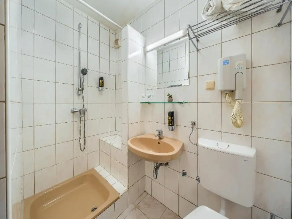 SINGLE COMFORT Room, Alkar, Split