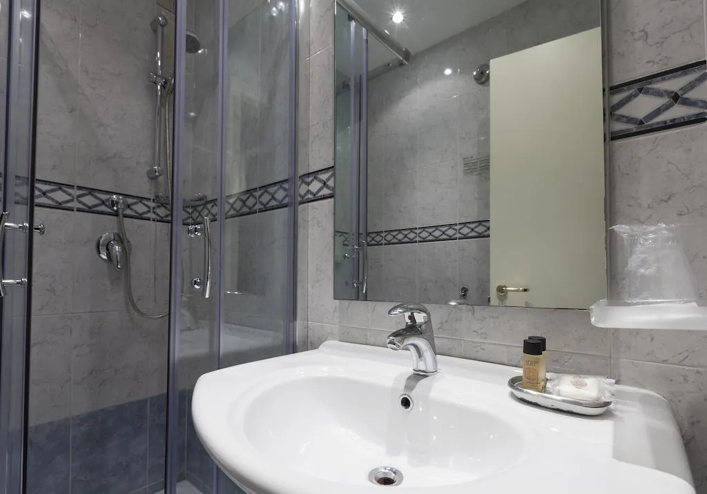 TRIPLE STANDARD Room, Arizona, Florence