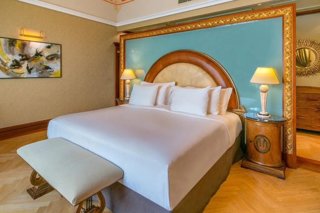 JUNIOR SUITE KING SIZE BED Room, NH Collection Prague Carlo IV, Prague