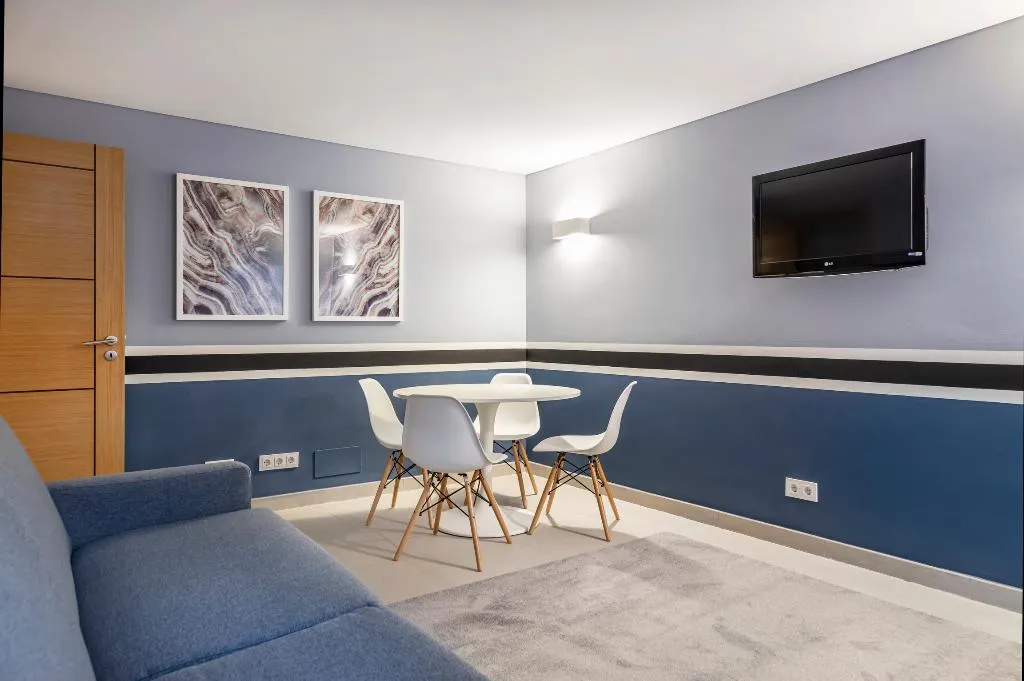 TOWNHOME THREE BEDROOMS WITH PRIVATE POOL Room, The Crest, Algarve