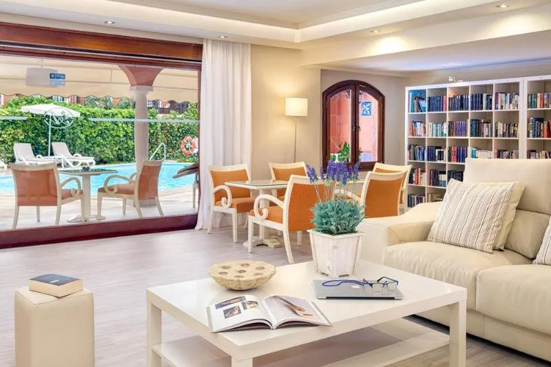 Sports and Entertainment, Apartamentos Ambassador, Tenerife