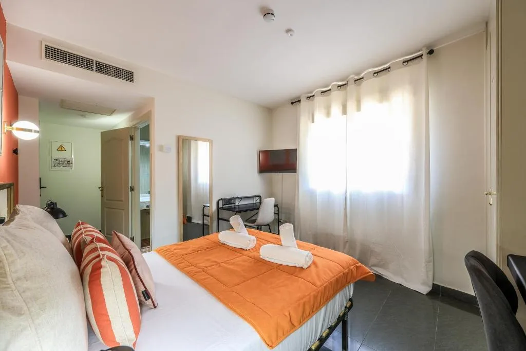 General view, Lusso Velilla, Madrid