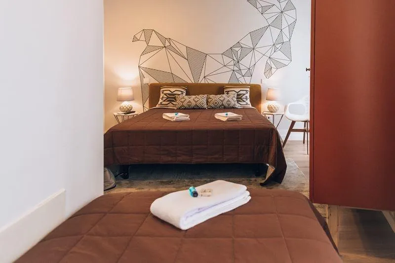 TRIPLE TWO BEDS Room, In Barcelos Hostel & Guest House, Porto