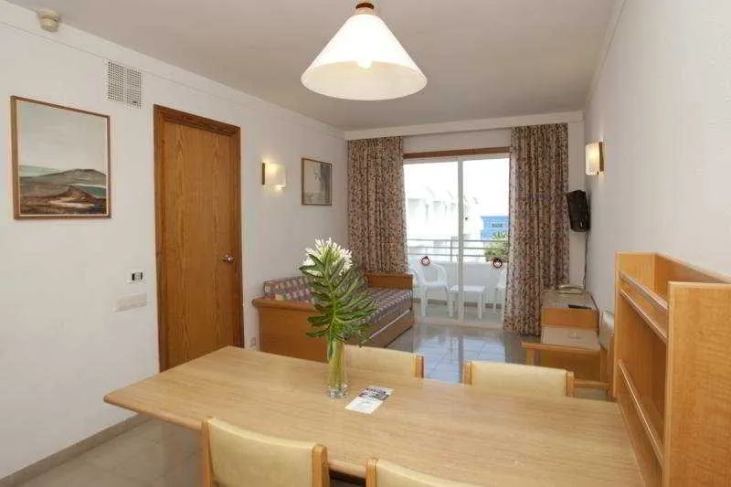 Room, Hobby Club, Majorca