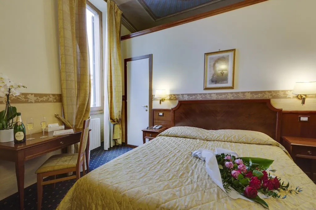 DOUBLE STANDARD Room, Arizona, Florence