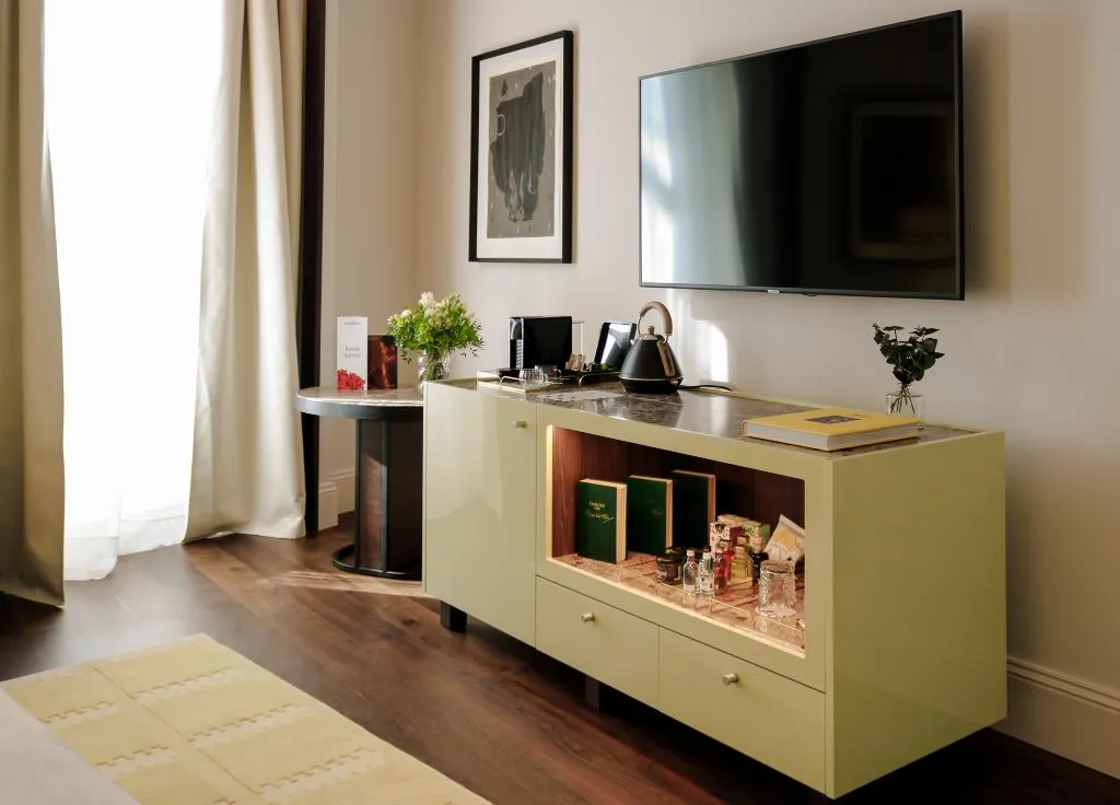 DOUBLE DELUXE Room, Hospes Puerta de Alcalá, Madrid