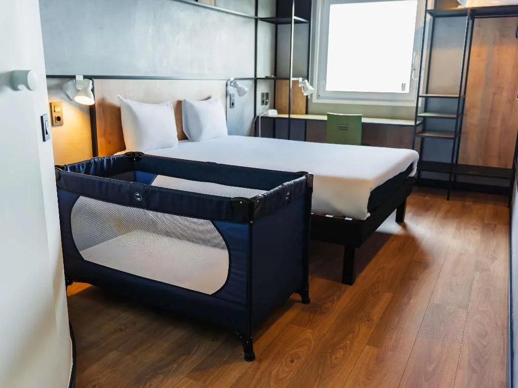 DOUBLE SUPERIOR WITH DOUBLE BED Room, Ibis Alicante, Costa Blanca