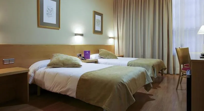 DOUBLE STANDARD Room, Victoria 4 Puerta del Sol, Madrid