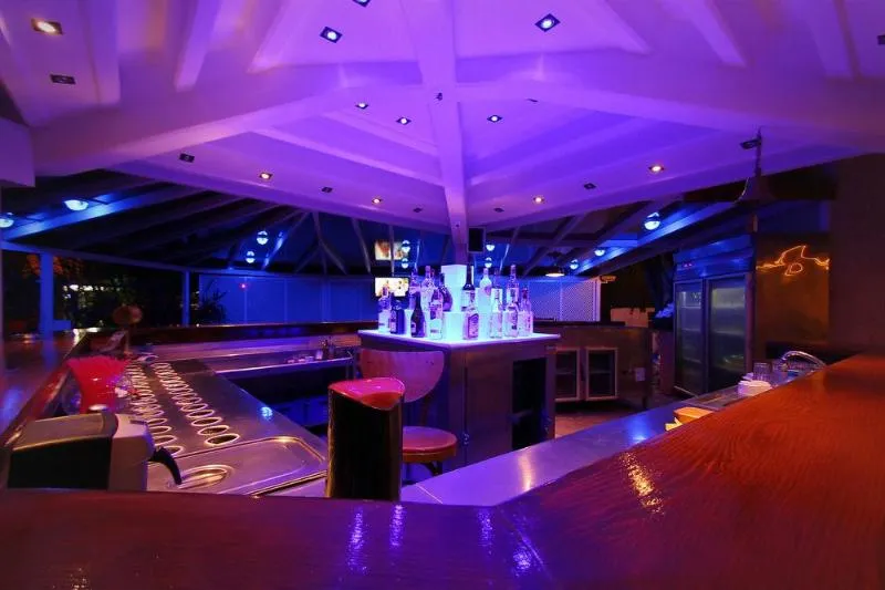 Bar, Erdenhan Apart, Dalaman