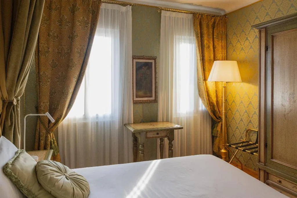 APARTMENT SUPERIOR WITH TERRACE Room, Palazzo Paruta, Venice