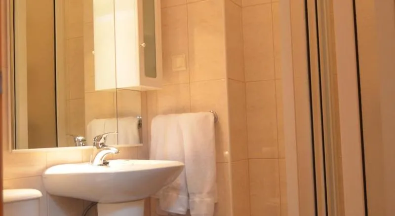 SINGLE CLASSIC Room, Residencial Mariazinha, Madeira