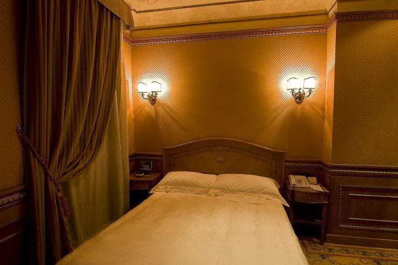 Double or Twin CLASSIC Room, River Palace Hotel, Rome