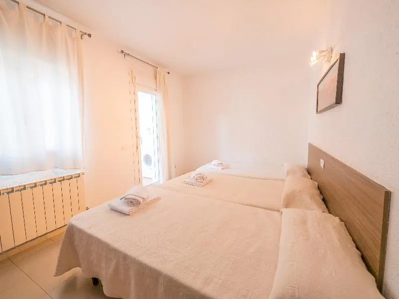 APARTMENT CAPACITY 6 TWO BEDROOMS Room, Apartaments AR Isern, Costa Brava