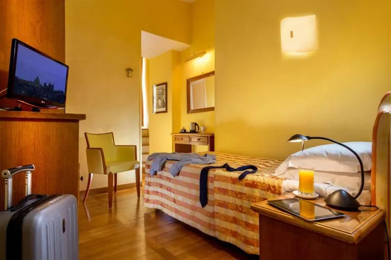 SINGLE STANDARD Room, Tiziano, Rome