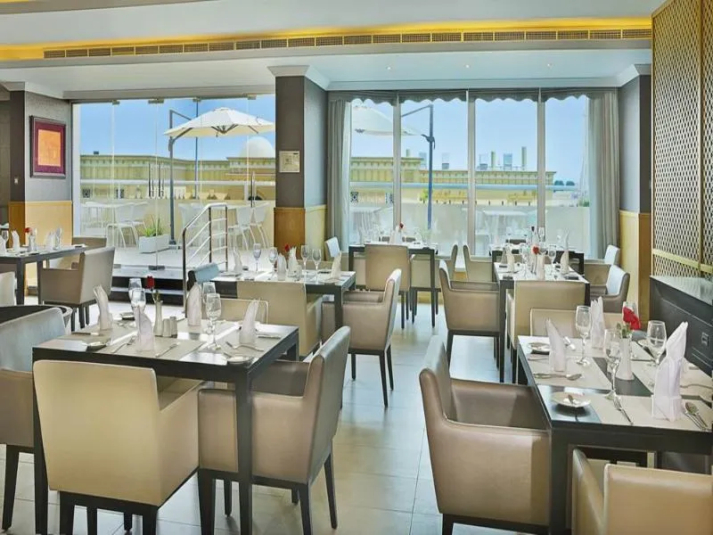 Restaurant, Armada Avenue Hotel (EX Armada Bluebay Hotel), Dubai