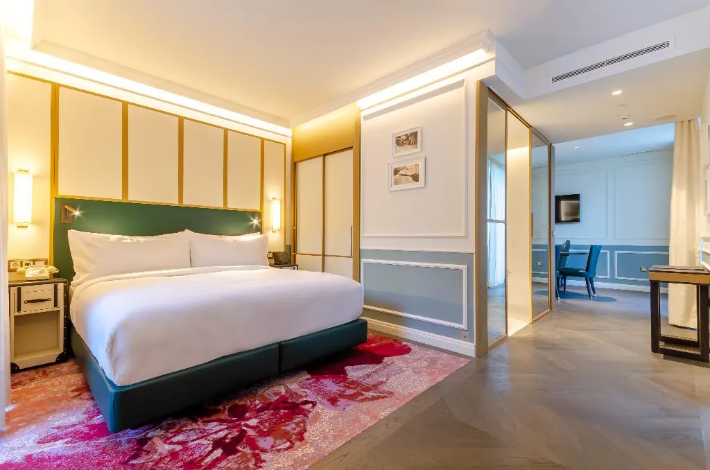 SUITE WITH TERRACE Room, The Emerald House Lisbon, Curio Collection by Hilt, Lisbon