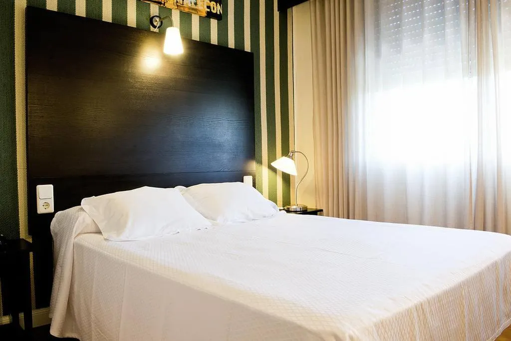 TRIPLE STANDARD Room, HRC Hotel, Madrid