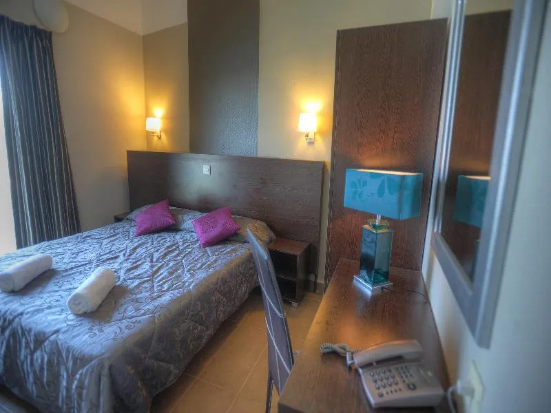 SINGLE STANDARD Room, Carlton Hotel, Malta